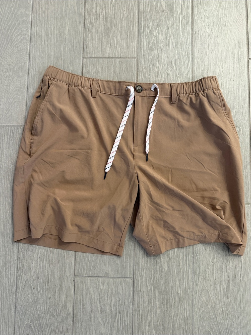 chubbies Men's Khaki Flat Front Drawstring Shorts
